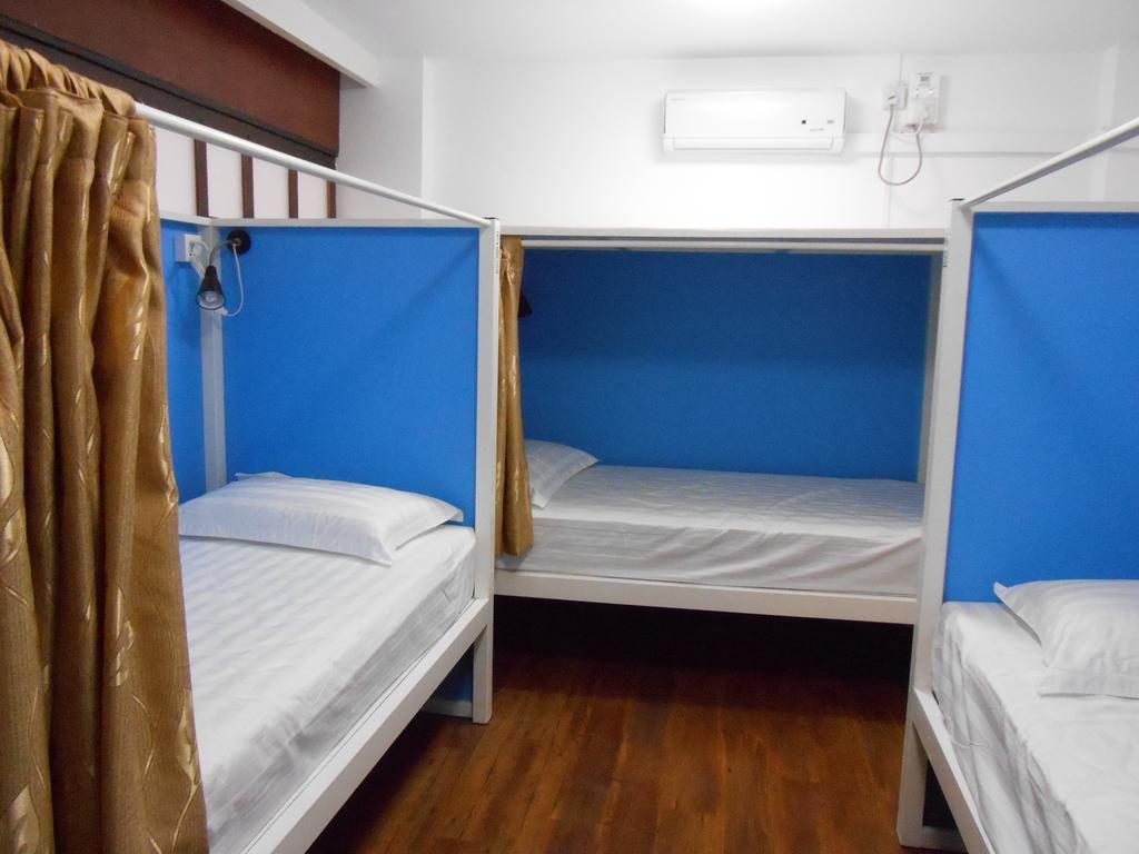 Four Rivers Youth Hostel Yangon Rom bilde